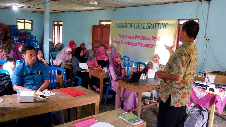 Pelatihan penyusunan peraturan desa pencegahan kekerasan seksual terhadap perempuan dan anak di Banjarnegara. Foto oleh Septy W