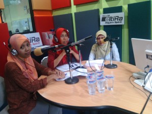 Mbak Supartinah bersama mbak Septi dan mbak Umi talkshow di Eltira
