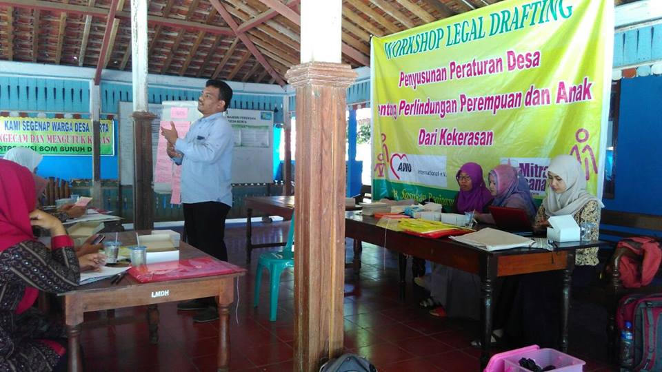 Workshop Legal Drafting Desa Berta, Kecamatan Susukan, Kabupaten Banjarnegara. Foto Mutoharoh